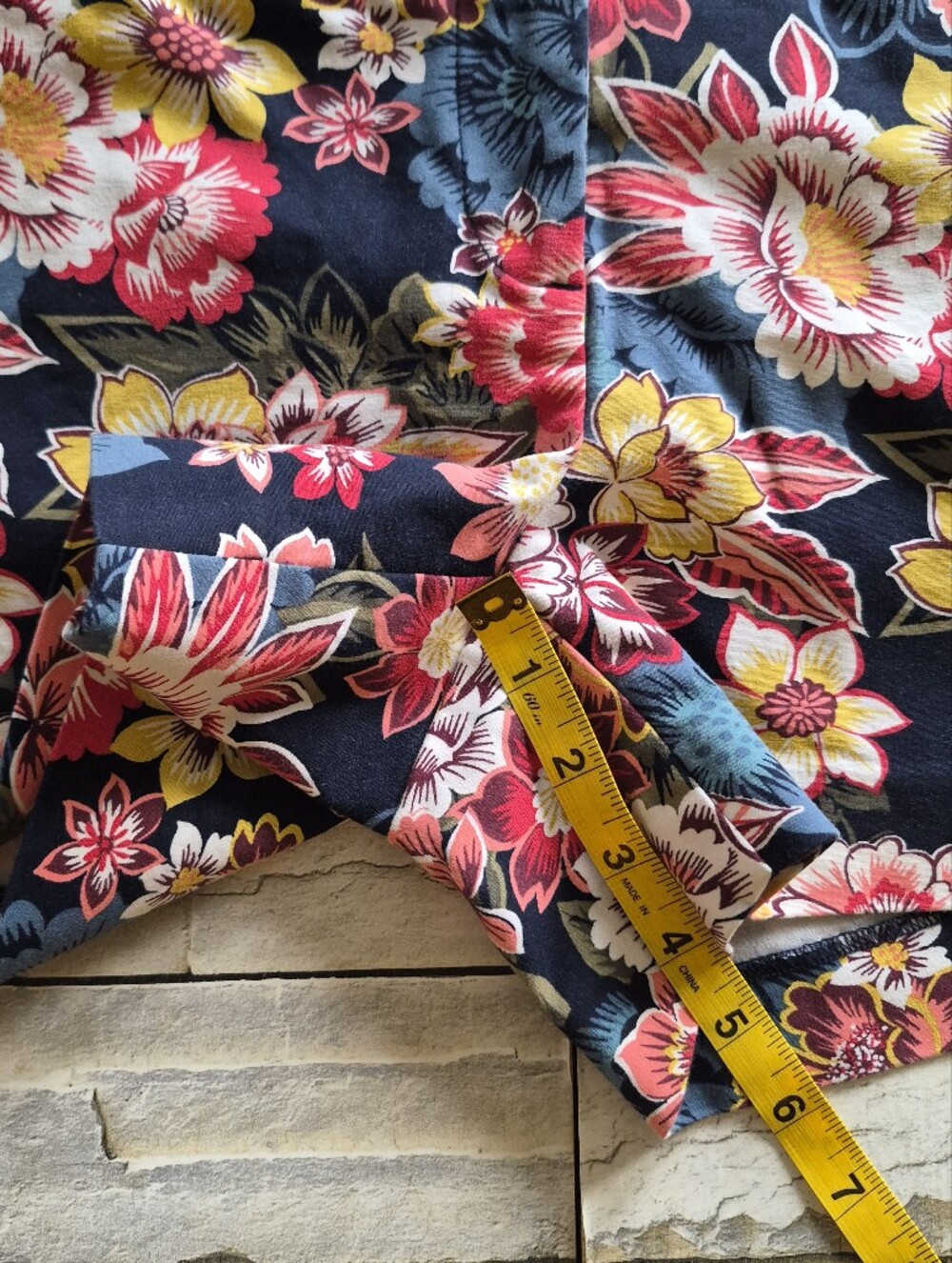 LOFT Floral Chino Shorts Women Size 2 Navy Pink Yellow Tropical Summer Vacation - Picture 6 of 11